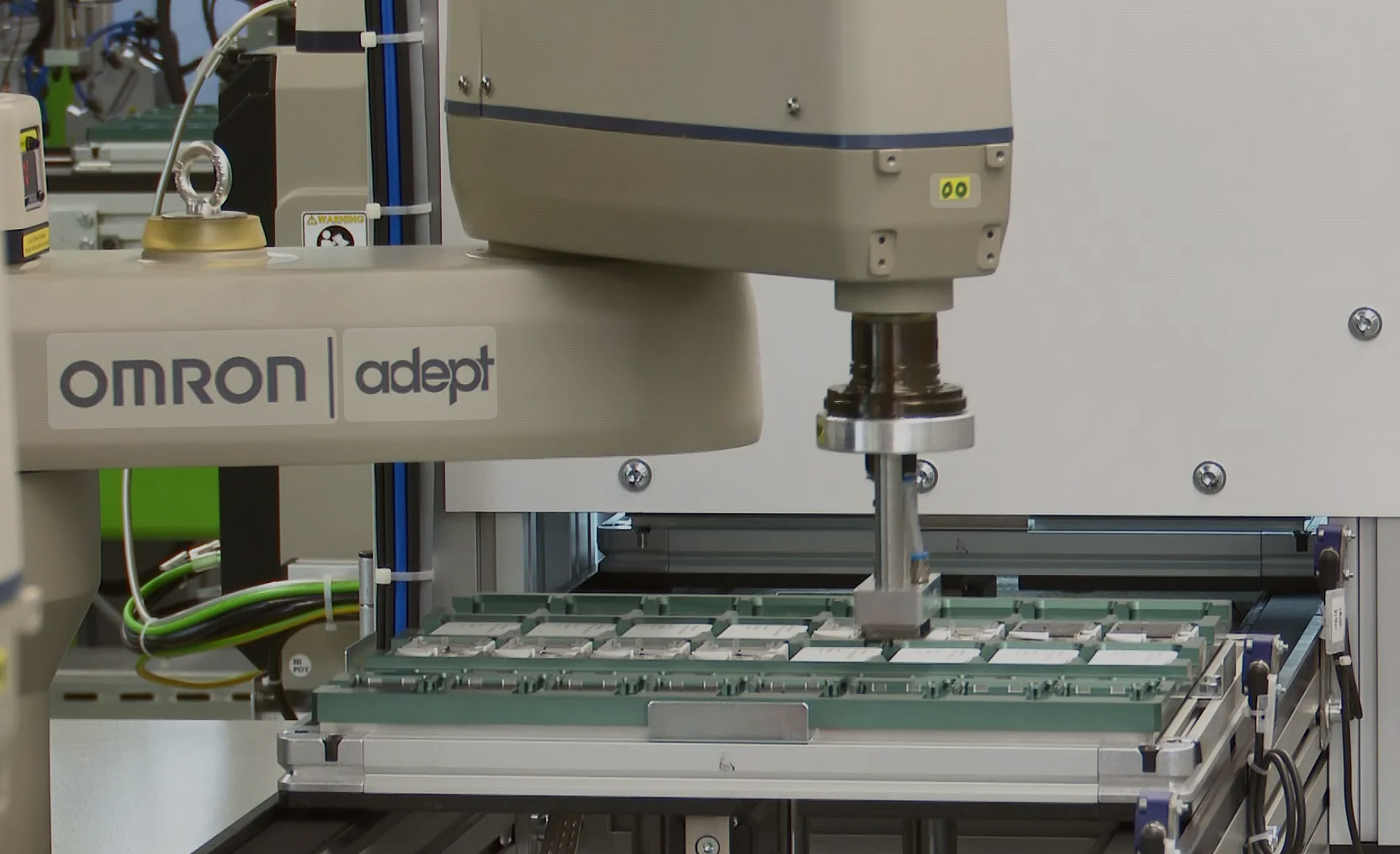 Ứng dụng Robot lắp ráp trong dây chuyền sản xuất